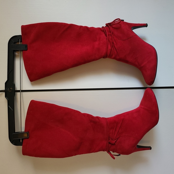Red boots - Picture 1 of 3